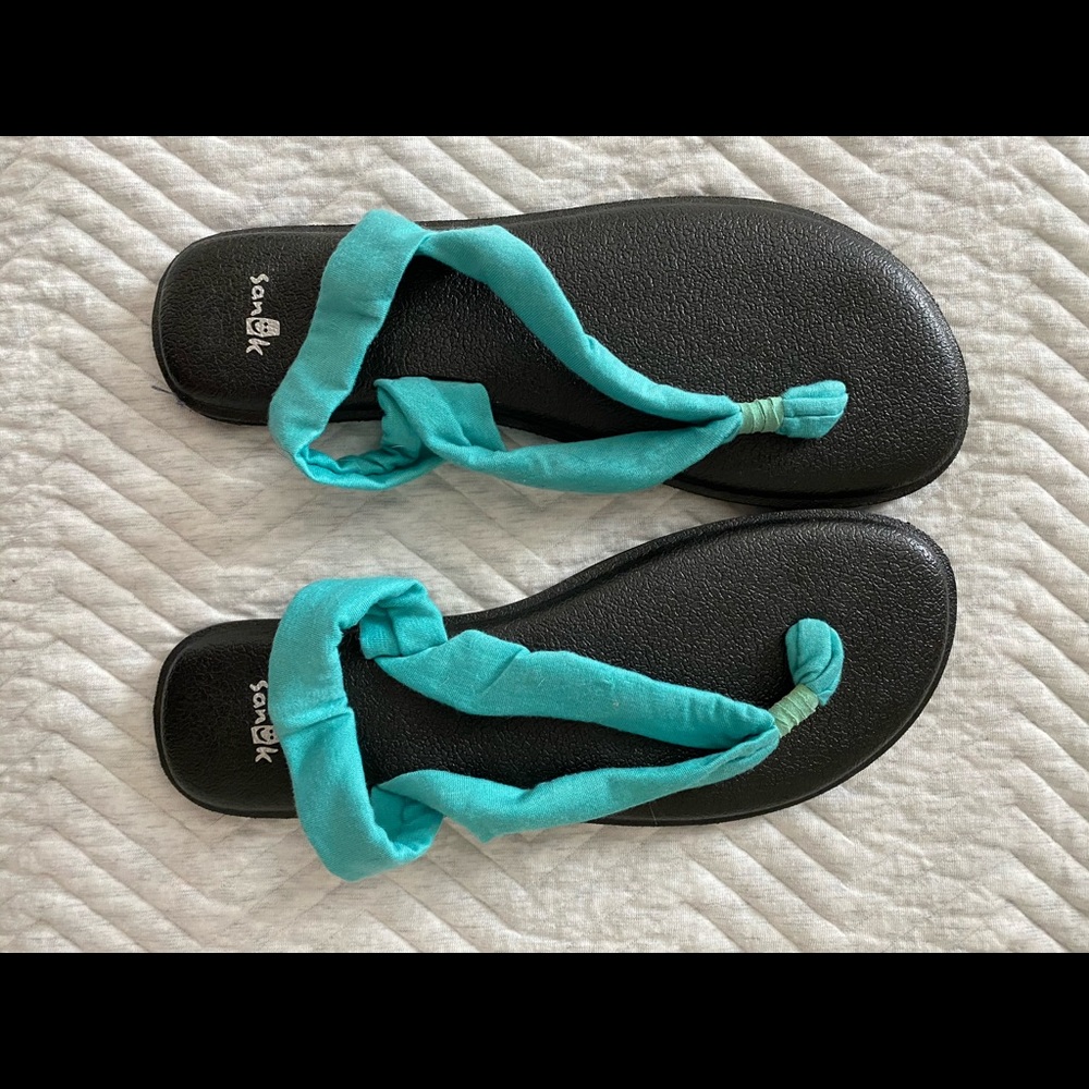 Brand new Sanuk yoga sandals size 7